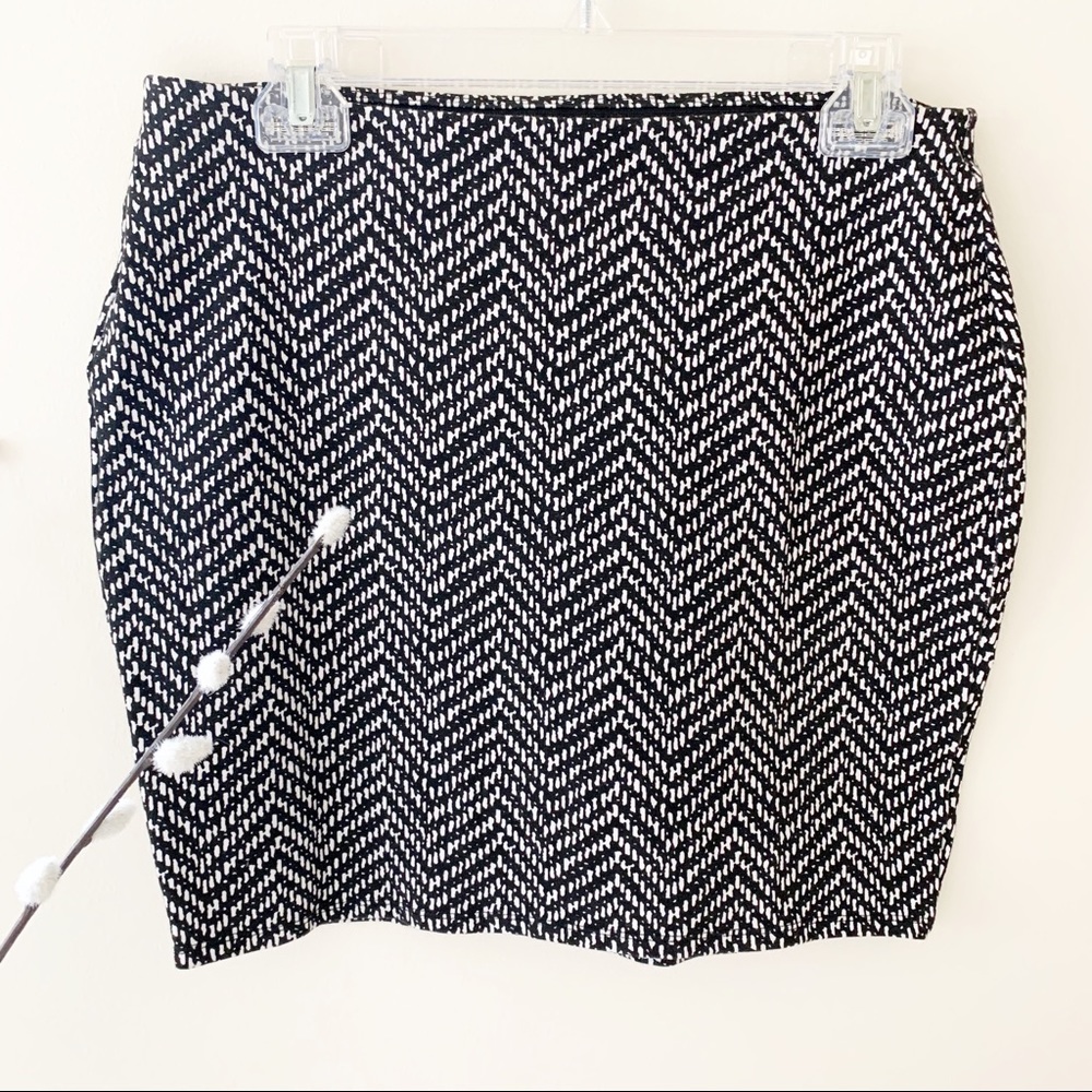 Old Navy Stretch Pull On Mini Skirt